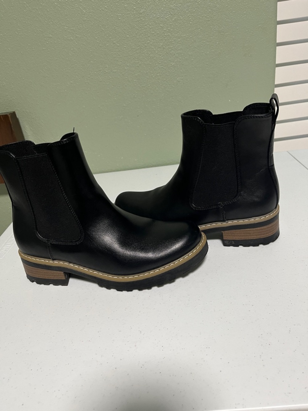 Universal Thread Black Chelsea Lug-Sole Ankle Boots